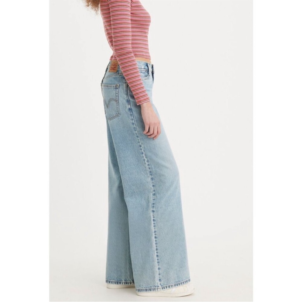 Levis Light Blue Wide-Leg Women Jeans Size 30